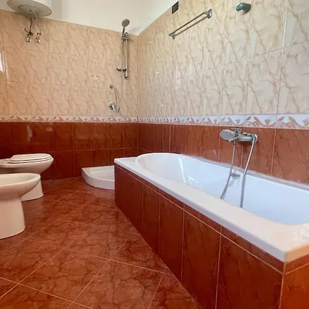 Casa de Férias Authentic Sea & Mountain View House & Wood-sauna Shijak