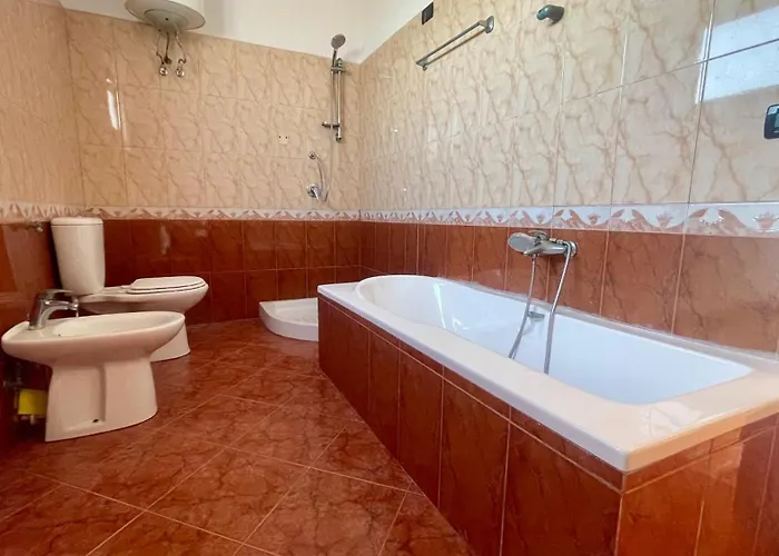 Casa de Férias Authentic Sea & Mountain View House & Wood-sauna Shijak